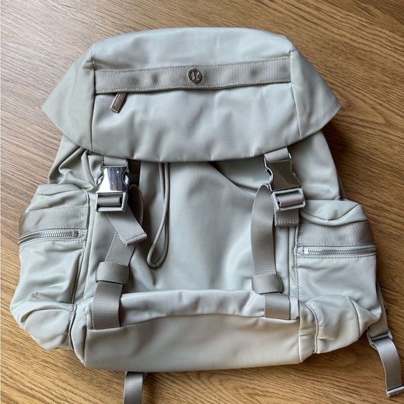 Lululemon Wunderlust Backpack mini 14L, Raw Linen - Picture 2 of 10